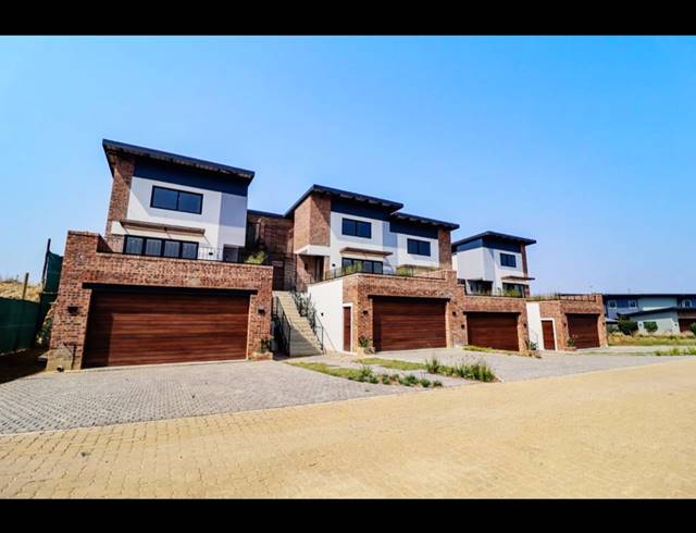3 BEDROOM TOWNHOUSE FOR SALE IN LEONARD